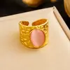 Anillo Abierto de Acero Inoxidable Chapado en Oro con Banda Ancha Rosa Cóncava-Convexa y Piedra Rosa Ovalada, Accesorio de Moda Transfronterizo