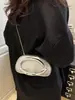 2026 Nova Bolsa Caixa Estilo Luxo com Alça Grande de Metal, Bolsa Clutch de Noite para Socialites, Bolsa Transversal com Corrente de Osso de Cobra para Mulheres
