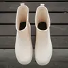 Botas de Chuva Femininas de Cor Sólida Versáteis Estilo Coreano Antiderrapantes Planas Quentes Meio da Panturrilha Sapatos Aquáticos Femininos Cozinha Externa Botas de Chuva Femininas Impermeáveis