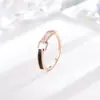 Anillo de Acero de Titanio con Concha Blanca y Negra Japonés y Coreano Versión Coreana Minimalista Ins Simple Anillos de Pareja Moda Personalidad Anillo de Celebridad de Internet