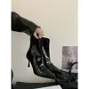 Botas Curtas Pretas de Salto Alto para Mulheres 2025 Outono e Inverno Novas Botas Finas Envernizadas Bico Fino Botas Curtas Salto Agulha para Mulheres Outono e Inverno Botas Individuais