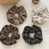 Serie de Color Café a Rayas Retro de Principios de Otoño Goma para el Pelo de Intestino Delgado Simple Sensación de Alta Gama Flor para el Pelo de Moño Bajo de Niña Accesorios para el Cabello
