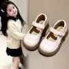 Zapatos Pequeños de Cuero para Niña Estilo Retro Británico Otoño Niña Pequeña Elegantes Zapatos Individuales Infantiles Nuevo Estilo 2026 Zapatos para Niña de Suela Suave
