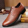 Zapatos de Hombre Estilo Coreano Modernos Zapatos de Cuero Negro de Negocios Zapatos Casuales Transpirables con Agujeros Huecos Sandalias de Cuero Nuevas de Verano para Hombre