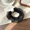 Empaque en tarjeta: Goma para el pelo de seda plisada de alta elasticidad con bordes rizados, goma pequeña versátil y simple para coletas