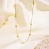 Versátil Collar para Mujer con Flores Pequeñas, Diseño Cuadrado de Acero de Titanio que No se Desvanece, Cadena de Clavícula de Moda de Flor de Cuatro Hojas de Alta Gama
