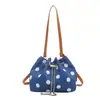 A bolsa de balde fresh popular deste ano para mulheres, novo estilo de verão 2026, bolsa de ombro única color block de bolinhas, bolsa transversal para o dia a dia