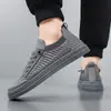Sapatos Casuais Masculinos Transfronteiriços 2026 Novo Estilo Mocassins Slip-On Masculinos Malha Respirável Fly-Knit Sapatos Casuais Masculinos