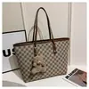 Bolsa Tote Estampada Retrô Feminina Outono e Inverno Nova Moda Bolsa de Mão de Grande Capacidade Bolsa Versátil Elegante de Alta Qualidade