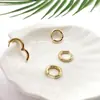 Zhen Lu decoración hogar Europa y Estados Unidos Nuevo temperamento viento frío geométrico redondo pequeño pendiente oreja aretes letras doradas hebilla oreja mujeres