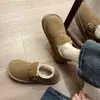 Sapatos Birkenstock de sola reta para mulheres, com forro de pelúcia para aquecimento, novo estilo fashion para 2026, mocassins de inverno, sapatos de dirigir, sapatos de algodão Birkenstock
