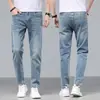 Jeans Cropped de Marca de Tendencia de Ajuste Delgado de Alta Gama para Hombre, Color Gris Claro, para Primavera y Otoño de 2026, Pantalones Casuales