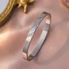Europa e Estados Unidos transfronteiriço novo pulseira de aço titânio diamante sarja de três fileiras feminino temperamento moda coreana sensação de alta qualidade nova pulseira