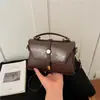 Bolso de mano de alta gama, diseño cuadrado pequeño, nueva colección 2026 para mujer, moderno y versátil, adecuado para ir al trabajo, bolso de hombro, lujo ligero, bolso cruzado elegante