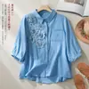 Camisa de algodón y lino para mujer con cuello, encaje y adornos florales tridimensionales, elegante y con estilo, mangas tres cuartos, nuevo top artístico de verano