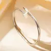 Pulsera de trébol de cuatro hojas con diamantes transfronteriza Europa y Estados Unidos estrellas de acero inoxidable chapado al vacío de 18k combinación de pulsera venta al por mayor de fábrica