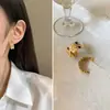 Pendientes Metálicos de Panal en Forma de C para Mujer, Estilo Nuevo, Lujo Ligero, Sensación de Alta Gama, Pendientes Únicos y Hermosos