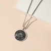 Colar Pingente de Vidro Medalha Sete Anjos Cruzamento Europeu e Americano, Não Desbota, Não Oxida, Colar Luminoso de Aço Titânio da Moda