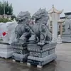 Un par de grandes adornos de qilin de piedra azul tallada en piedra para entrada de villa, empresa, hotel, fábrica y patio, hechos de piedra natural