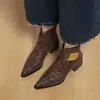 Botines de Punta Aguda de Venta Caliente para Mujer 2026 Nueva Llegada de Invierno Muy Bonitos Hebilla Metálica Tacón Grueso Versátil Temperamento Botas de Moda para Mujer