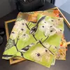 2025 Verano Más Vendido Delgado Versátil Protección Solar Bufanda Cuadrada Pequeña Elegante para Mujer Estampado de Seda Reductora de Edad Chal Pequeño Venta al por Mayor