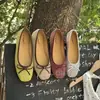 Zapatos de Resorte y Otoño Estilo Coreano Nicho de Lino Estilo Miu Zapatos Individuales con Lazo, Punta Cuadrada, Planos Estilo Ballet Zapatos de Abuela Inspirados en Chanel