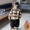 Macacão de Lã Xadrez Outono e Inverno para Meninos Jaqueta de Fleece Estilo Coreano Casaco Bonito Infantil com Plus Veludo Roupas para Bebês e Crianças Pequenas