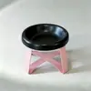 Soporte de Comedero para Gatos y Perros de Alta Apariencia Estilo Nave Espacial, Protector de Cuello, Altura Ajustable, Comedero Anti-Derrames para Mascotas, Comedero para Gatos y Perros, Bebedero, Juego de Tazones y Platos