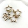 Llavero de aleación de zinc con hebilla en forma de C pequeña, accesorio de joyería de dibujos animados, llavero de amor con hebilla de estrella de cinco puntas y 8 caracteres