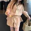 Conjunto Casual Holgado de Camisa de Manga Larga y Shorts para Mujer, Primavera/Verano 2026, Conjunto Ligero de Dos Piezas con Protección Solar para Viajes Diarios