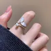 Anillo Abierto de Perla Cola de Pez Plateado Diseño para Mujer Anillo Índice Nicho Anillo Único Lujo Accesible Anillo de Cola de Gama Alta