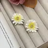 Pendientes de Flor Margarita Dopamina para Mujer Clavos Únicos y Hermosos Joyería para Orejas de Moda 2026 Nuevo Artículo Caliente Sensación de Alta Gama