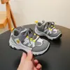 Zapatos casuales de moda y versátiles para niñas, nueva colección otoño 2026, zapatillas deportivas atléticas de suela blanda para niños, zapatillas para senderismo al aire libre
