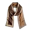 Bufanda larga de seda vintage estampada en bloques de color para mujer, en un estilo satinado de tono café, perfecta para otoño e invierno, versátil como bufanda decorativa para el cuello o chal