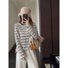 Camiseta de Manga Larga a Rayas Bloque de Color Suave y Pegajosa, Relajada, Capa Base para Mujer, Otoño/Invierno, Nuevo H092804