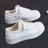 Zapatos de goma sencillos de corte bajo para mujer Primavera 2025 Nuevos Versátiles Casuales con Plataforma de Suela Gruesa Zapatos Pequeños Negros al Por Mayor
