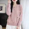 Cárdigan de punto con cuello redondo y bordado de corazón, un nuevo estilo de otoño para mujer, hecho de lana fina, un cárdigan que te hace lucir más joven