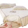 Falda de cama de encaje arrugado Clase A y sábana bajera dos en uno, juego acolchado de tres piezas, protector de colchón universal para todas las estaciones