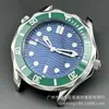 Relógio masculino estilo executivo com movimento chinês NH35, um modelo popular para exportação, apresentando um movimento mecânico totalmente automático e um mostrador luminoso