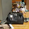 Bolsa de hombro cruzada de verano nuevo modelo de piel de oveja negra original hecha a mano estilo universitario retro simple casual mochila