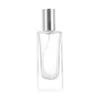 Botella de perfume cuadrada transparente de vidrio alto de 50 ml al por mayor, botella vacía rellenable de cosméticos con pulverizador de presión de alta gama