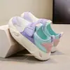 Zapatillas sin cordones de un paso, ligeras, suela suave, Primavera 2026, malla simple, transpirables, zapatos para niños, zapatos para niños y niñas, zapatos para estudiantes, elásticos