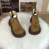 Botas de nieve de suela gruesa para mujer que aumentan la altura, colección de invierno 2026, versátiles, cómodas, forradas de felpa, cálidas, a la moda y de estilo británico, perfectas para mujeres bajitas