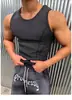 Venta Directa de Fábrica Camiseta sin Mangas de Base de Canalé de Seda Helada para Hombre, Camiseta Elástica Ajustada sin Mangas con Escote Amplio y Diseño de Camiseta Curva