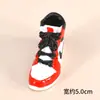 Decoración de Pastel para Hornear Llavero de Zapatos de Baloncesto Vestir Niños Baloncesto Moda Deportiva Zapatos Deportivos Tarjeta Plug-in