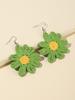 Pendientes bohemios de verano con flores de rafia tejidas a mano para vacaciones en la playa