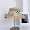 Chapéu de Palha Fashion com Topo Plano e Fita Floral Estilo Francês para Mulheres, Chapéu de Sol Versátil Casual de Verão, Chapéu de Sol para Proteção Solar em Férias