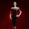 Vestido de Uma Peça Elegante Camélia de Um Ombro Brilhante Off-Shoulder, Vestido Bodycon Justo Brilhante Transparente, Meias 5D Sexy Ultrafinas