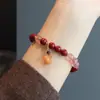 Novo Bracelete Vermelho com Contas Retrô Estilo Chinês, Design Exclusivo Requintado de Alto Padrão Pixiu Patinha de Gato, Realça a Pele, Presente para o Ano de Nascimento