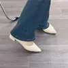 Zapatos de mujer de punta fina y escote bajo, nuevo estilo de verano 2026, adecuados para combinar con faldas, populares y versátiles zapatos de boda, elegantes zapatos de dama de honor estilo francés